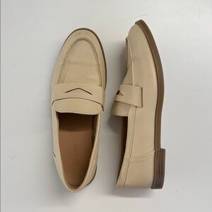 Old Navy Women’s Tan Loafers